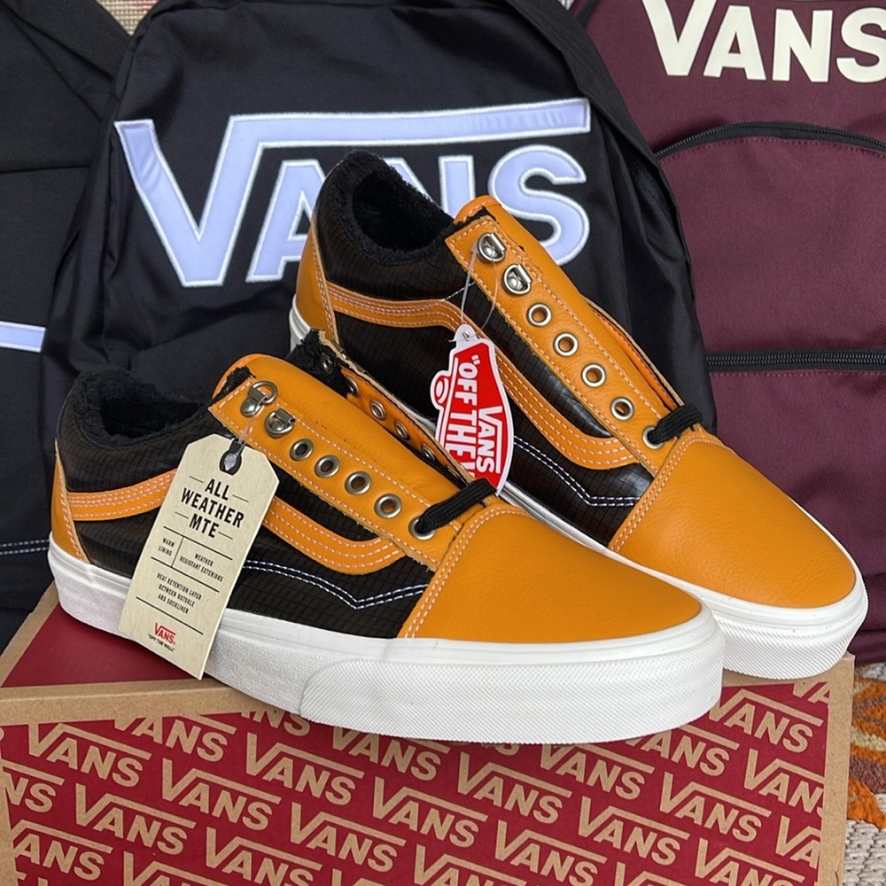 Vans Men’s Old Skool Mte (Mte) Apricot/Black
VN0A348F2NF
Sneakers - Picture 3 of 16